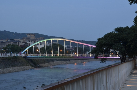 夏日河濱公園-河濱公園--彩虹橋